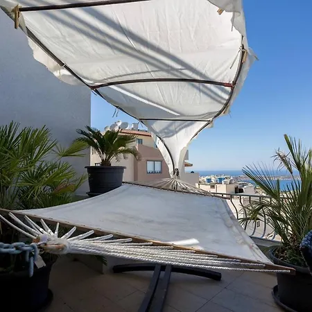 Modern With Terrace And Great Views Appartamento